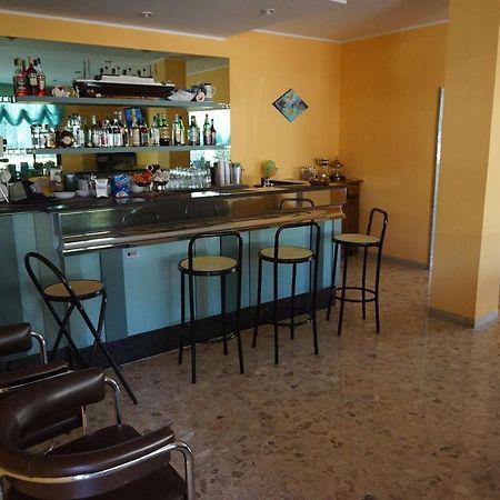 Hotel Ines Чезенатико Экстерьер фото