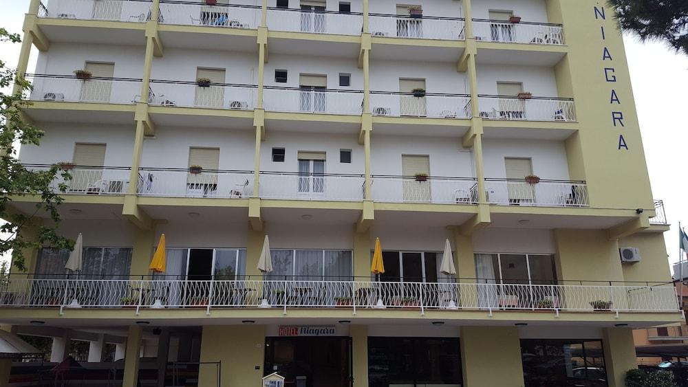 Hotel Ines Чезенатико Экстерьер фото