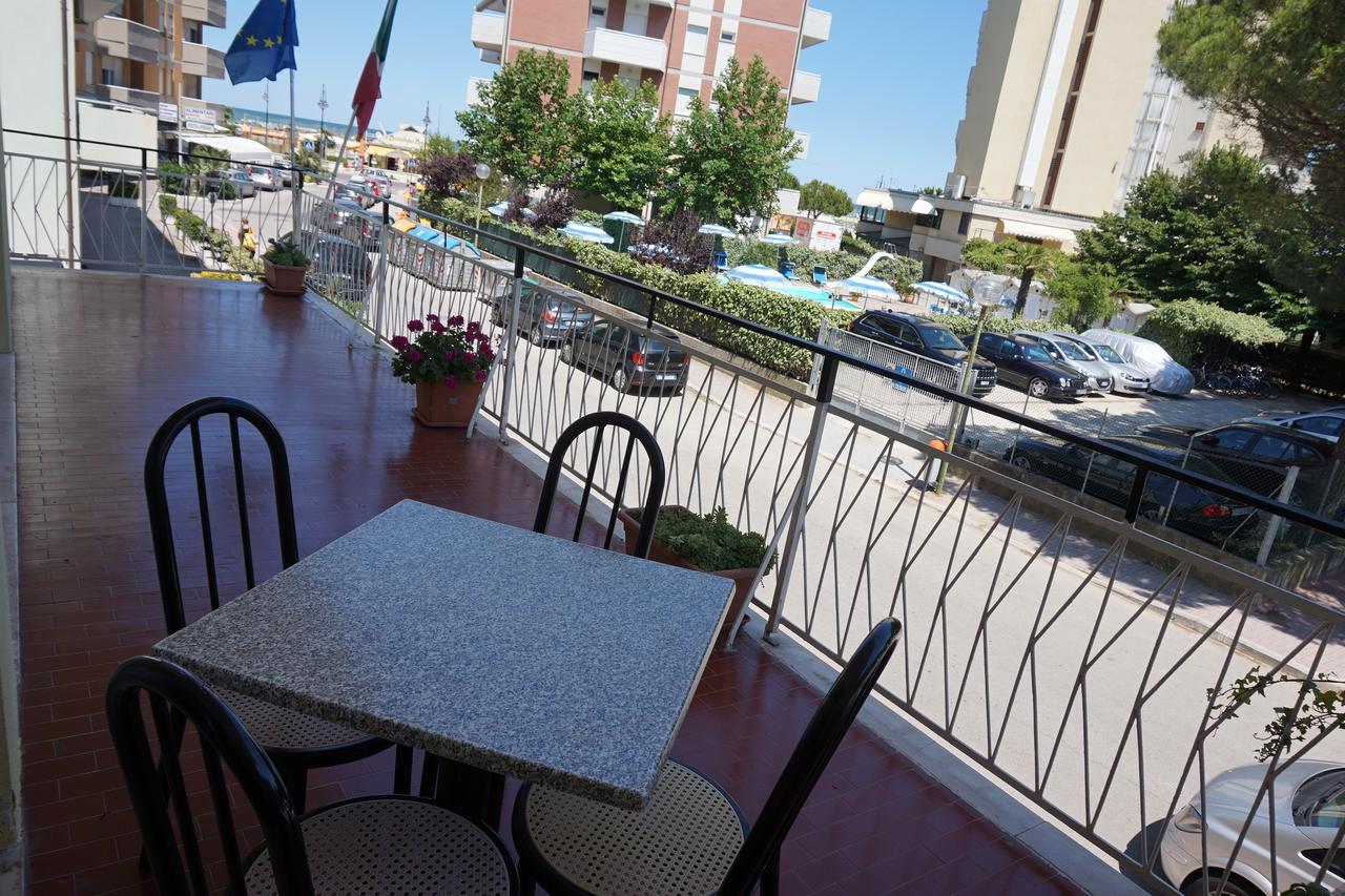 Hotel Ines Чезенатико Экстерьер фото